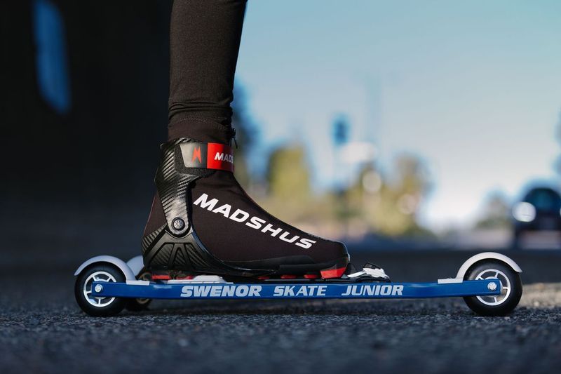 A product picture of the Swenor Skate Junior Aluminum Rollerskis
